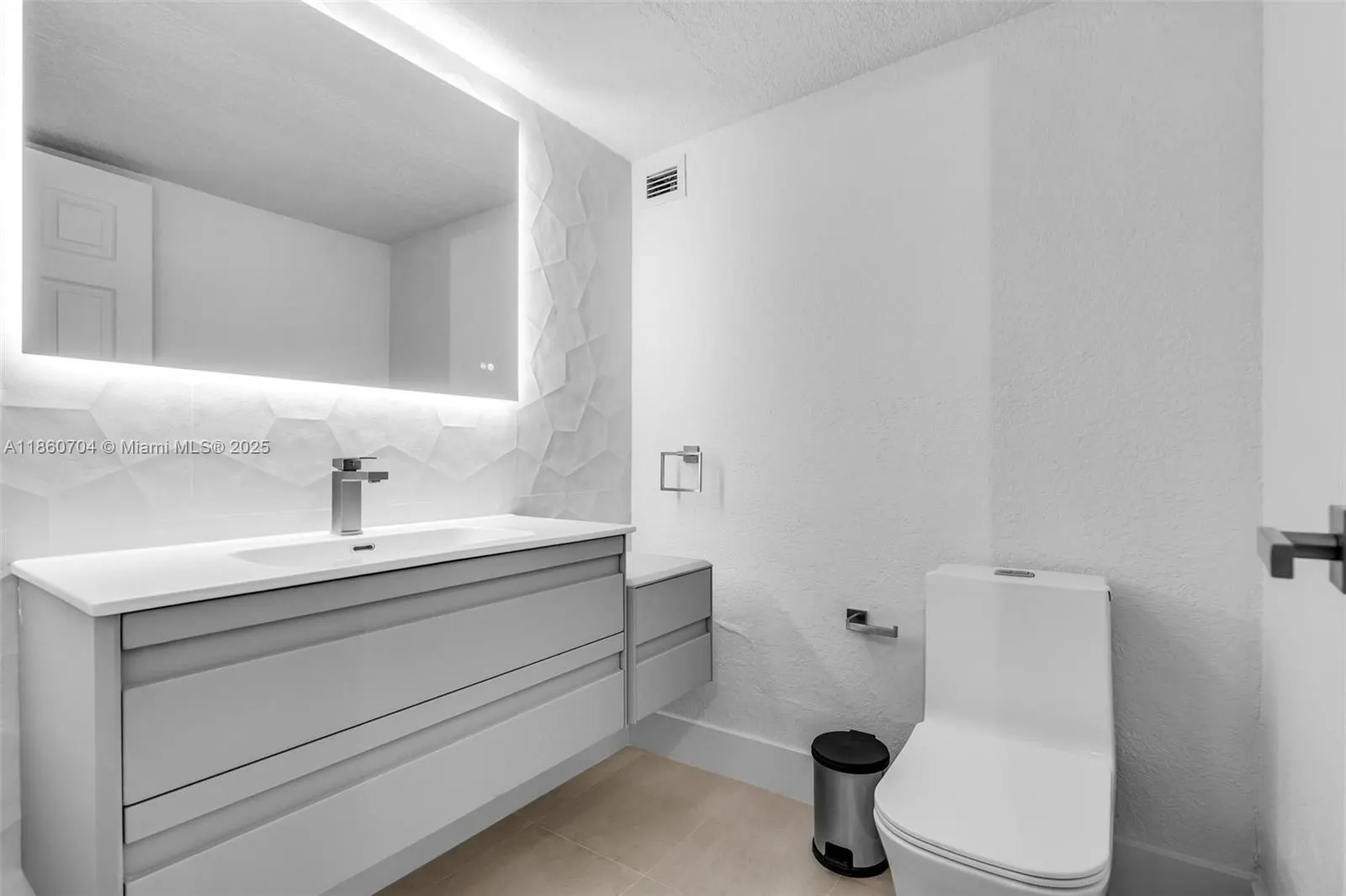5401 Collins Ave, #211
