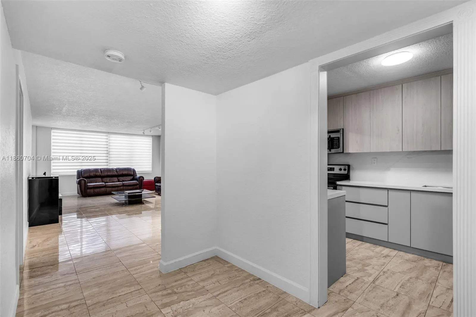 5401 Collins Ave, #211