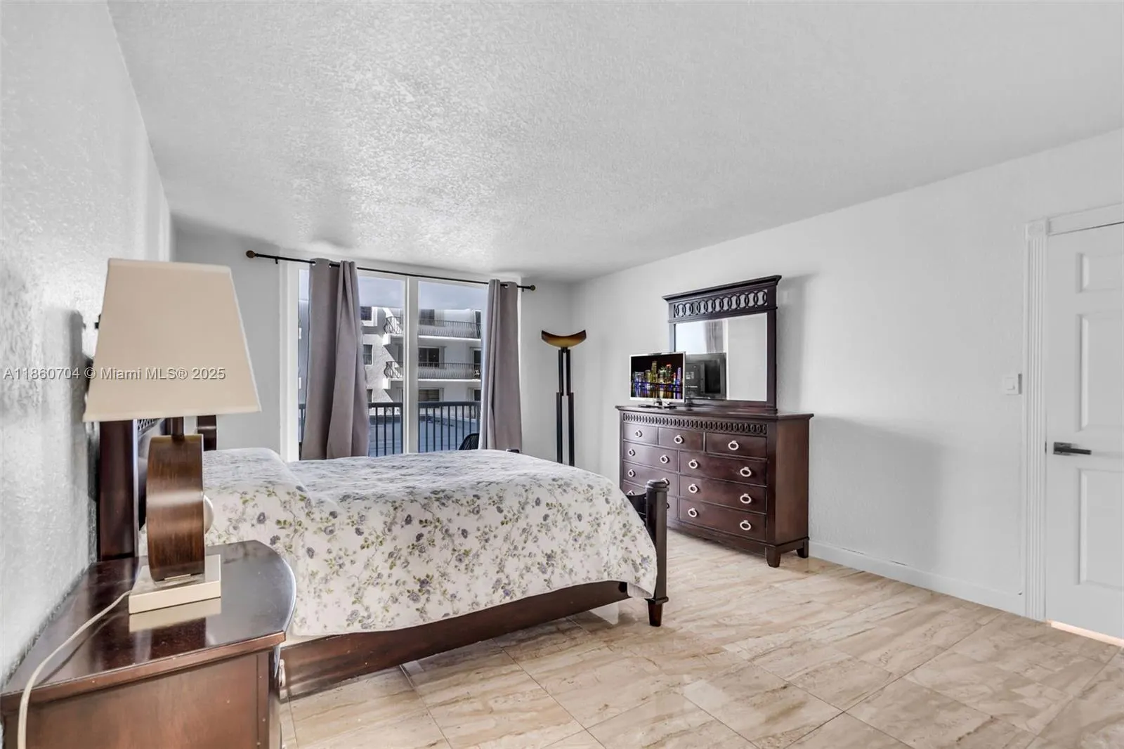 5401 Collins Ave, #211