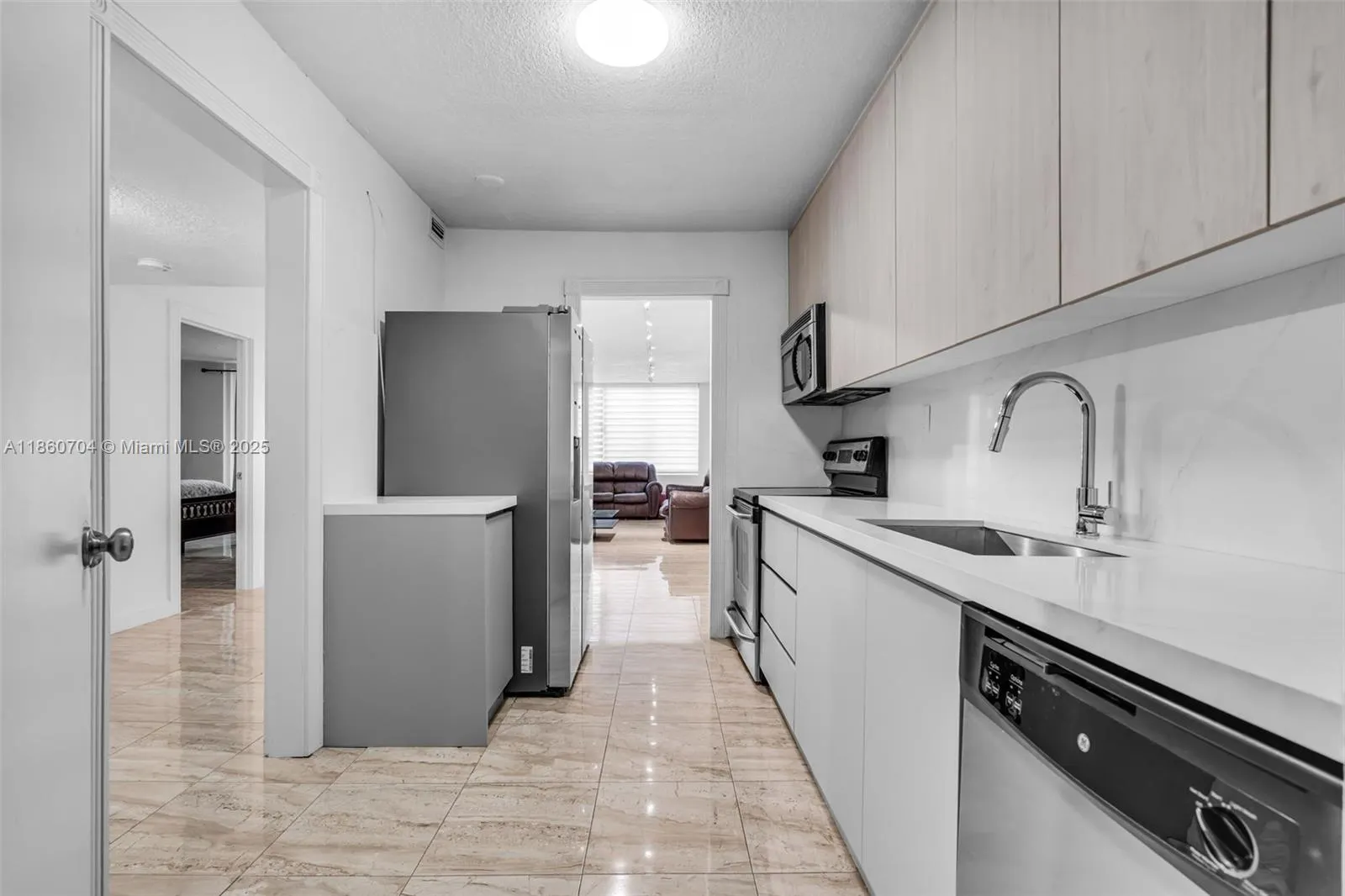 5401 Collins Ave, #211