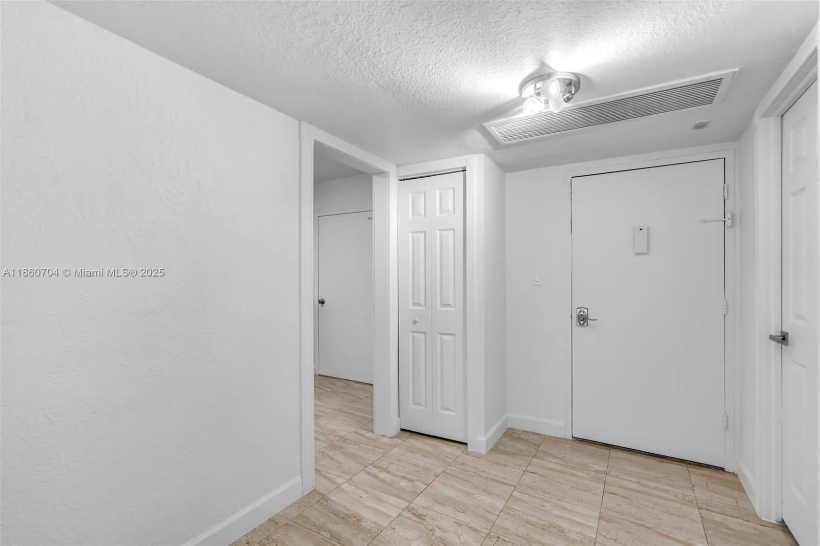 5401 Collins Ave, #211