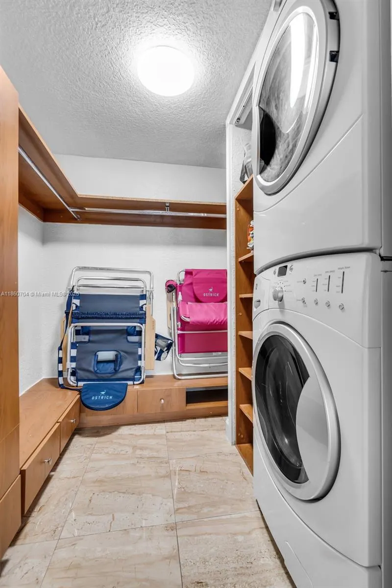 5401 Collins Ave, #211