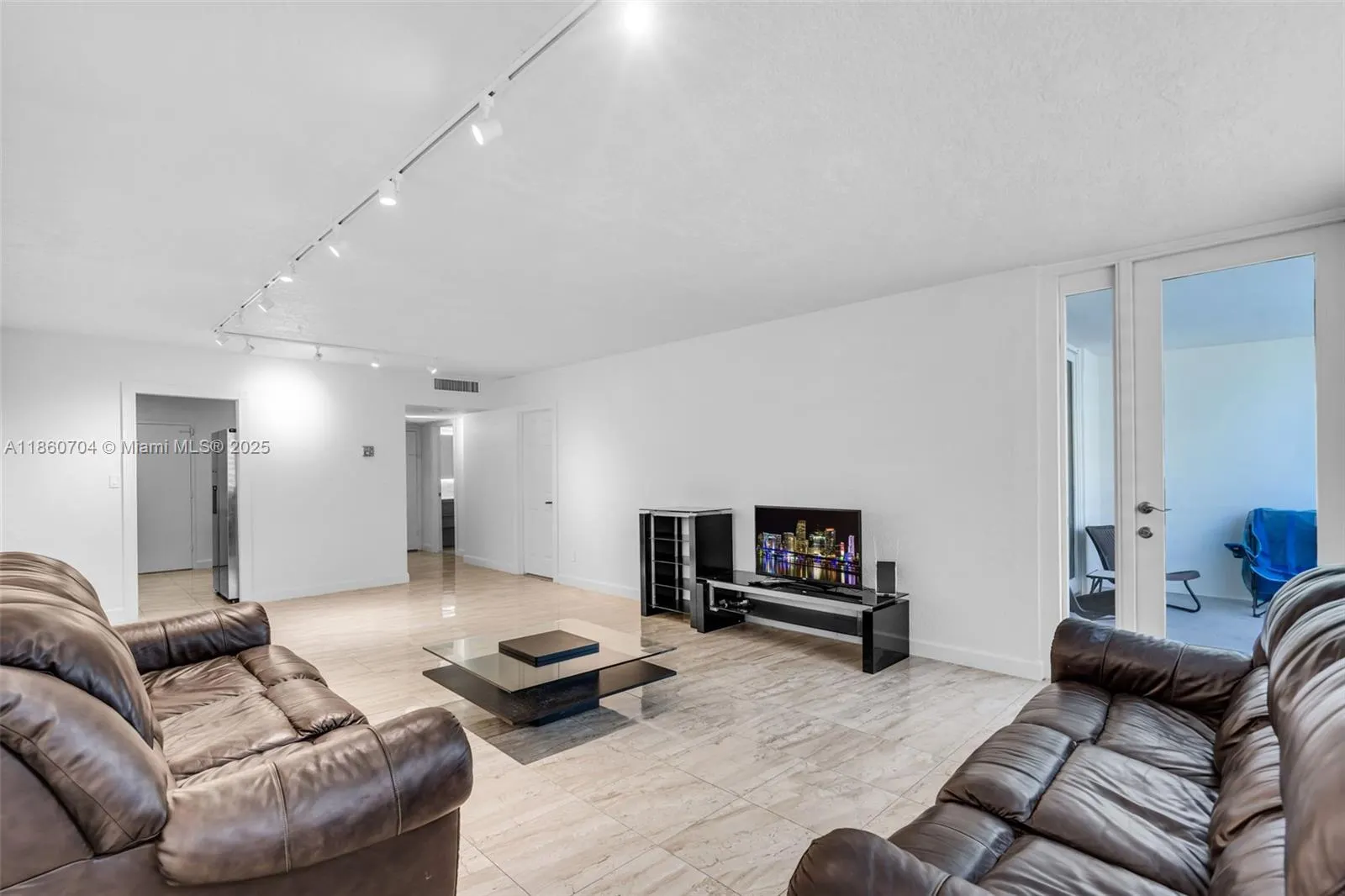 5401 Collins Ave, #211