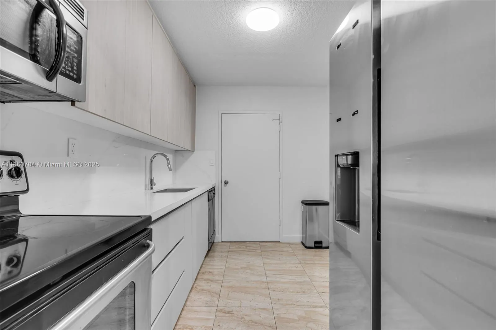 5401 Collins Ave, #211