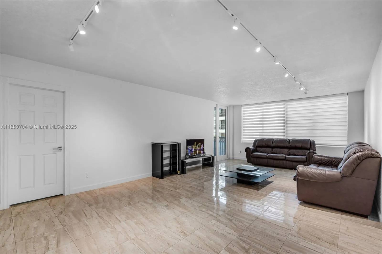 5401 Collins Ave, #211