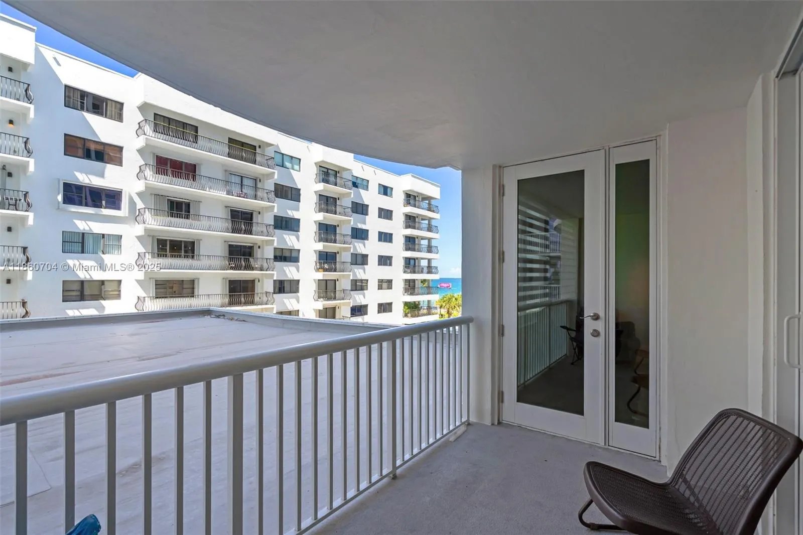 5401 Collins Ave, #211