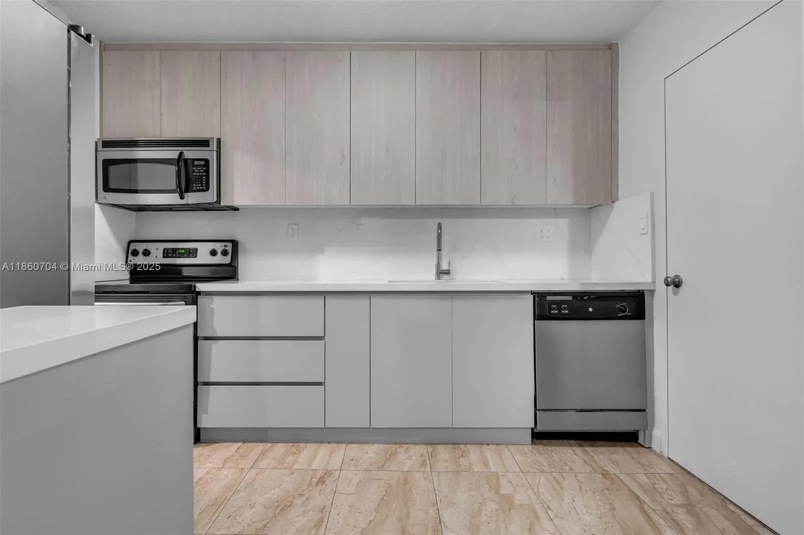 5401 Collins Ave, #211