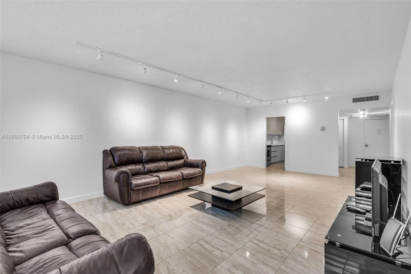 5401 Collins Ave, #211