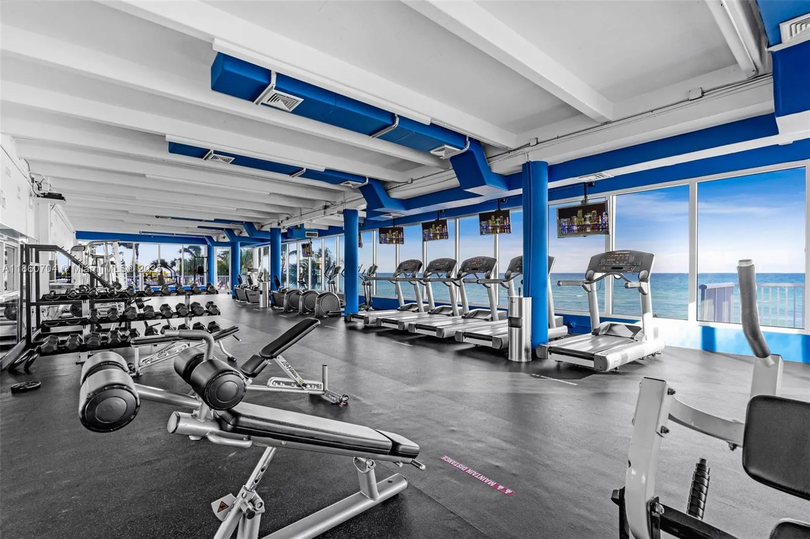 5401 Collins Ave, #211