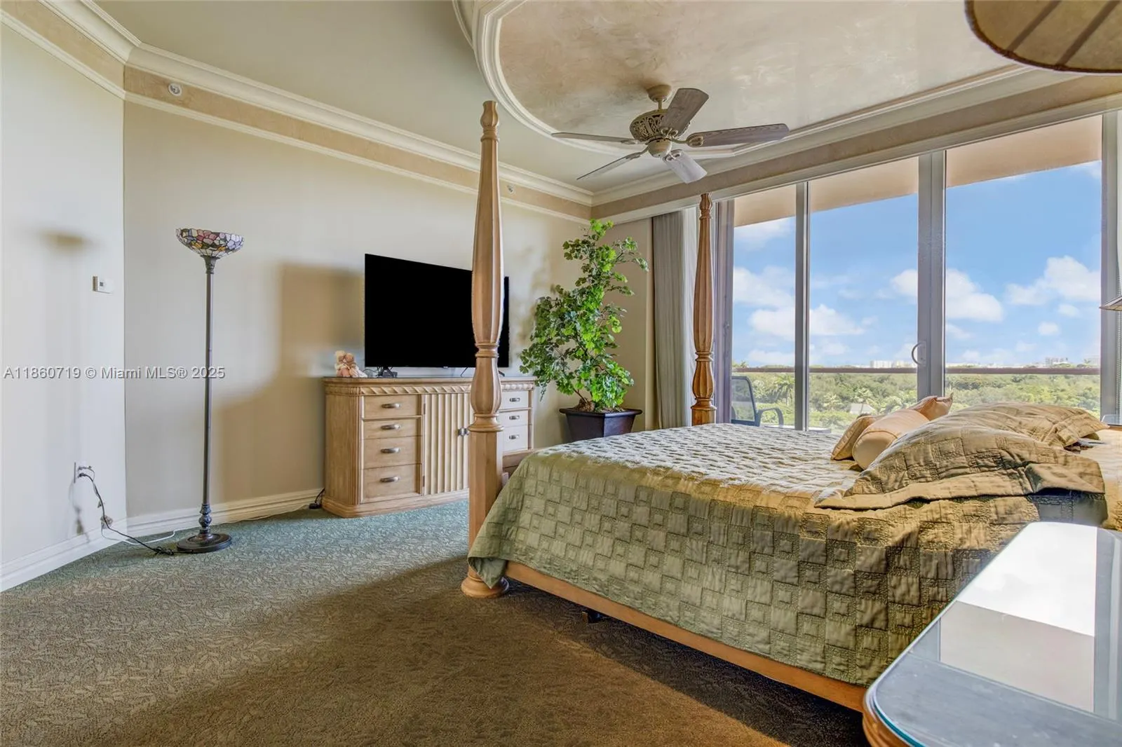 60 Edgewater Dr, #7H