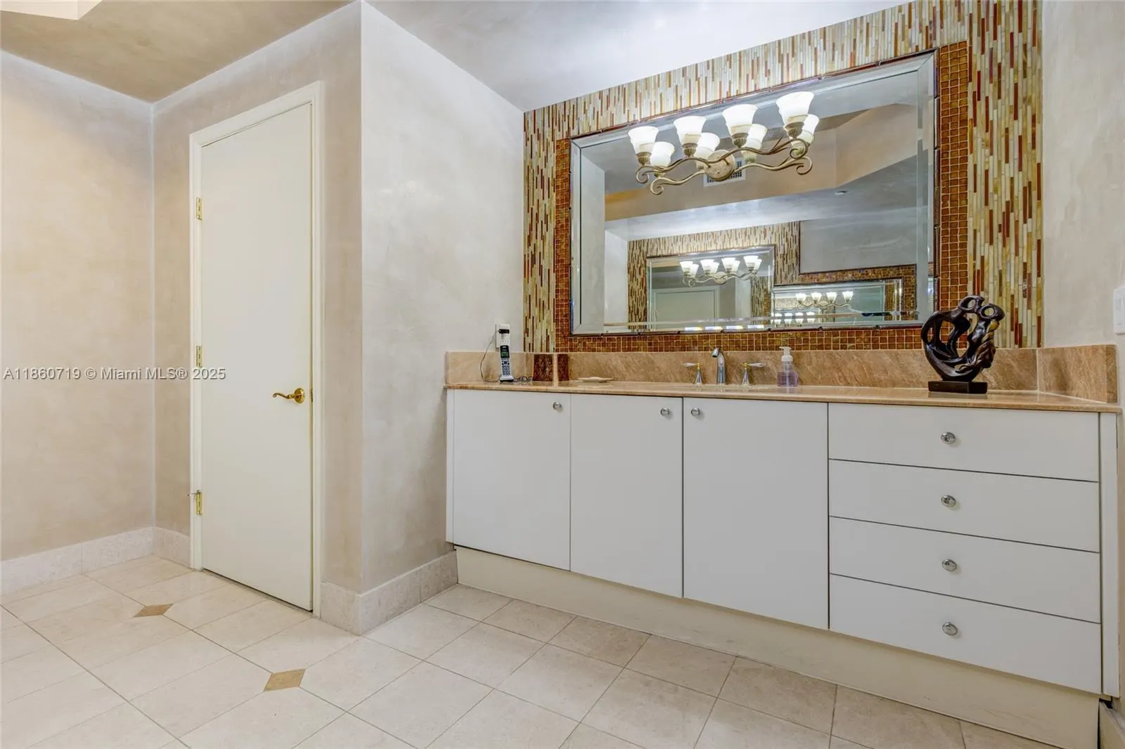 60 Edgewater Dr, #7H