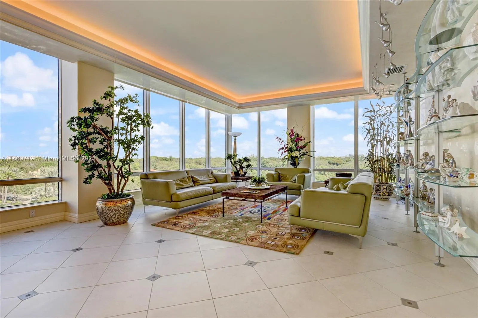 60 Edgewater Dr, #7H