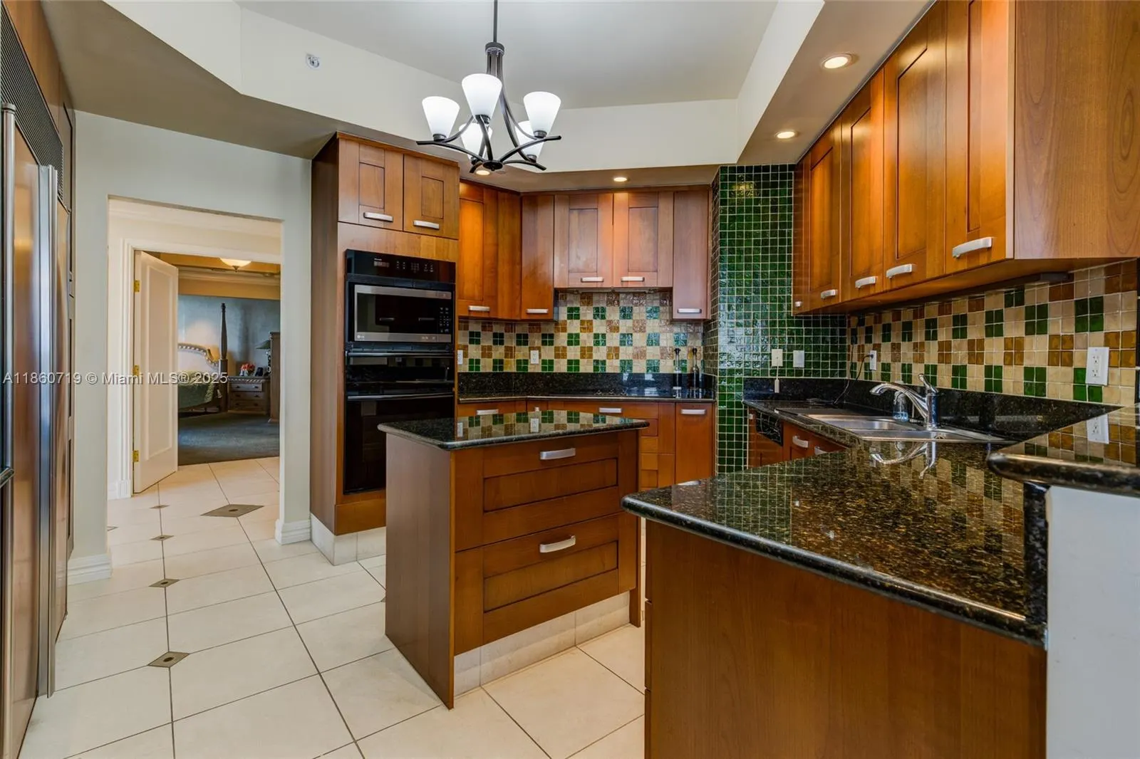 60 Edgewater Dr, #7H