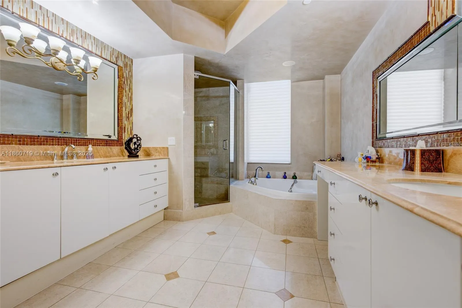 60 Edgewater Dr, #7H