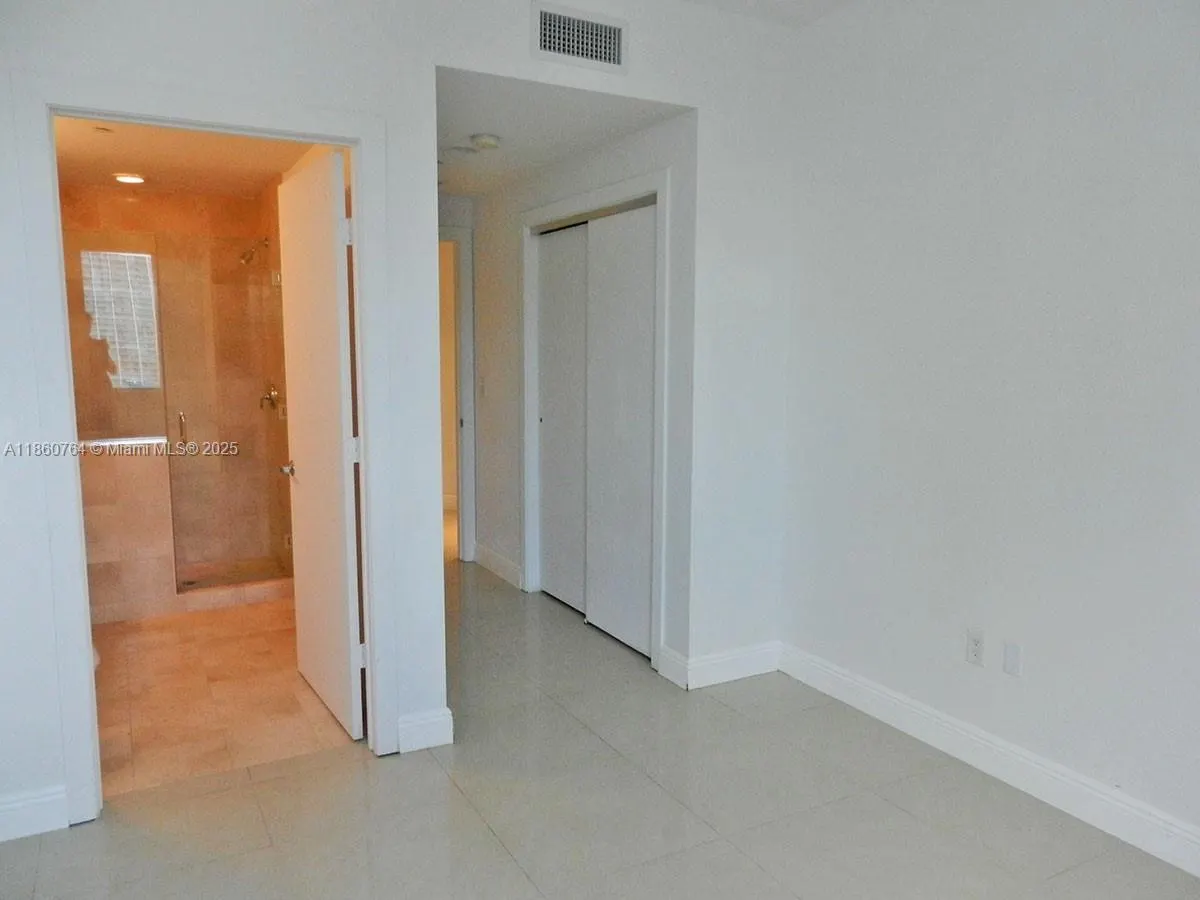 1050 Brickell Ave, #2620