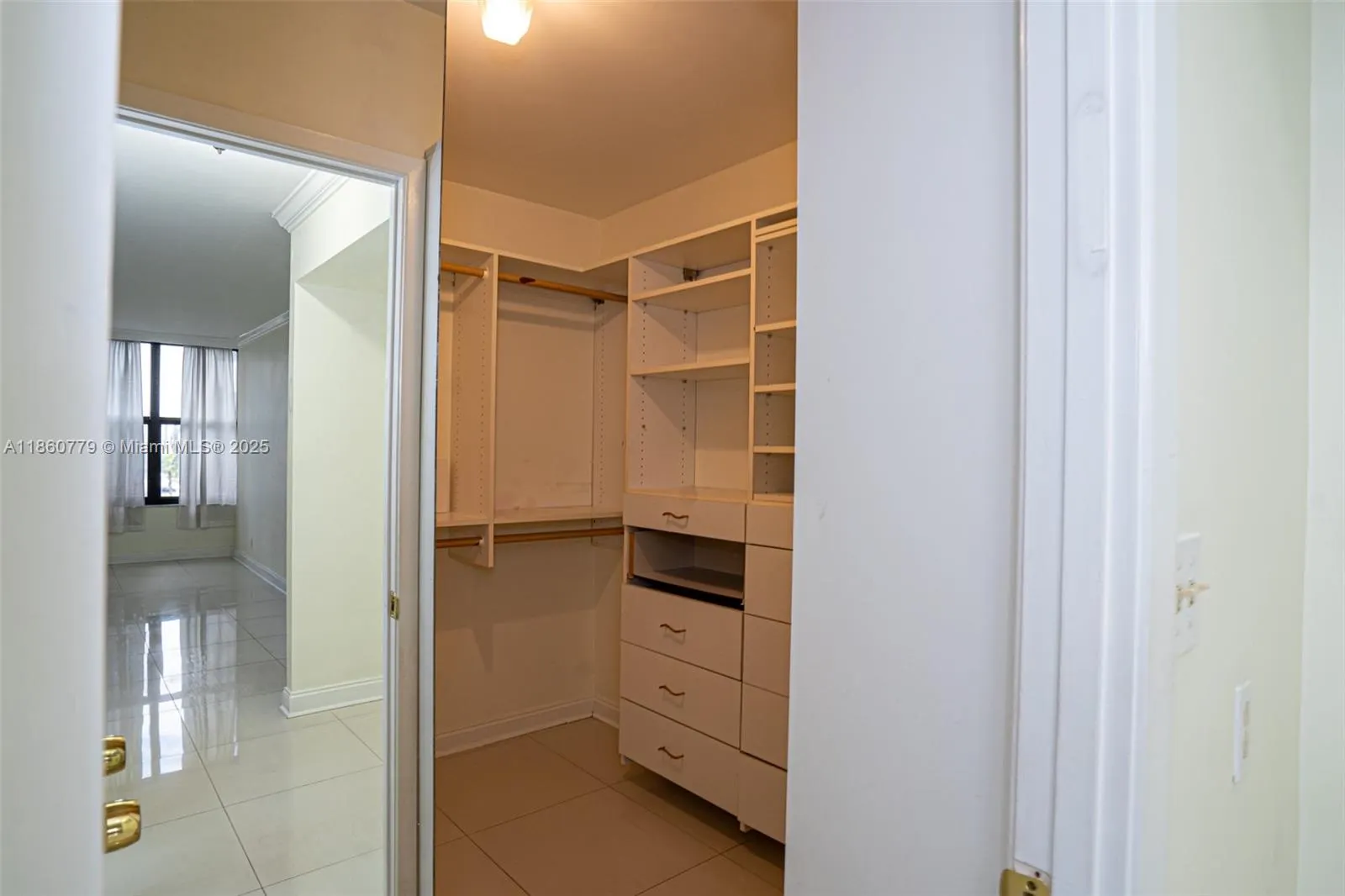 2500 Parkview Dr, #616