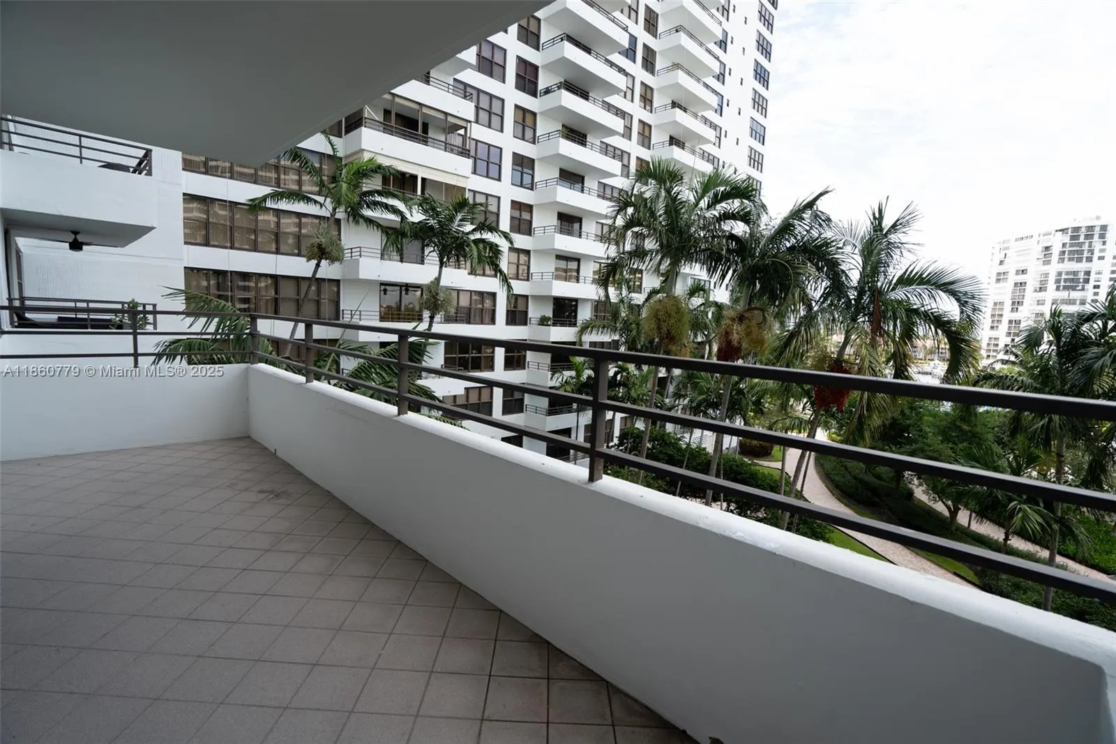 2500 Parkview Dr, #616