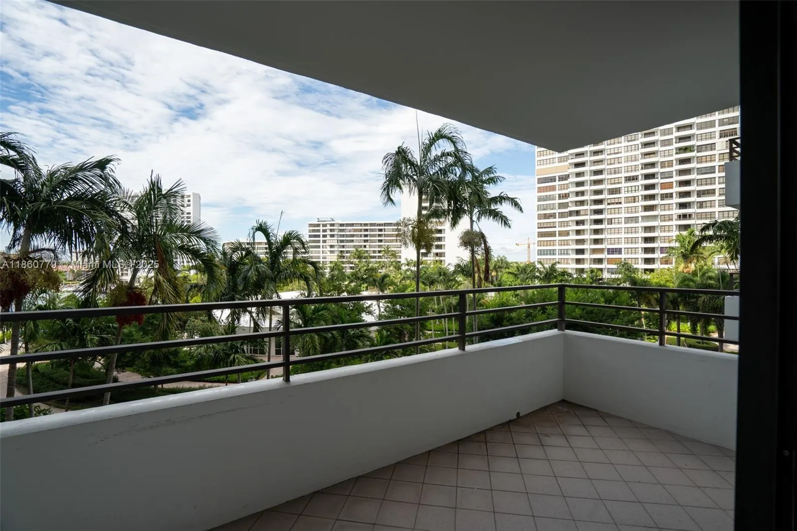 2500 Parkview Dr, #616