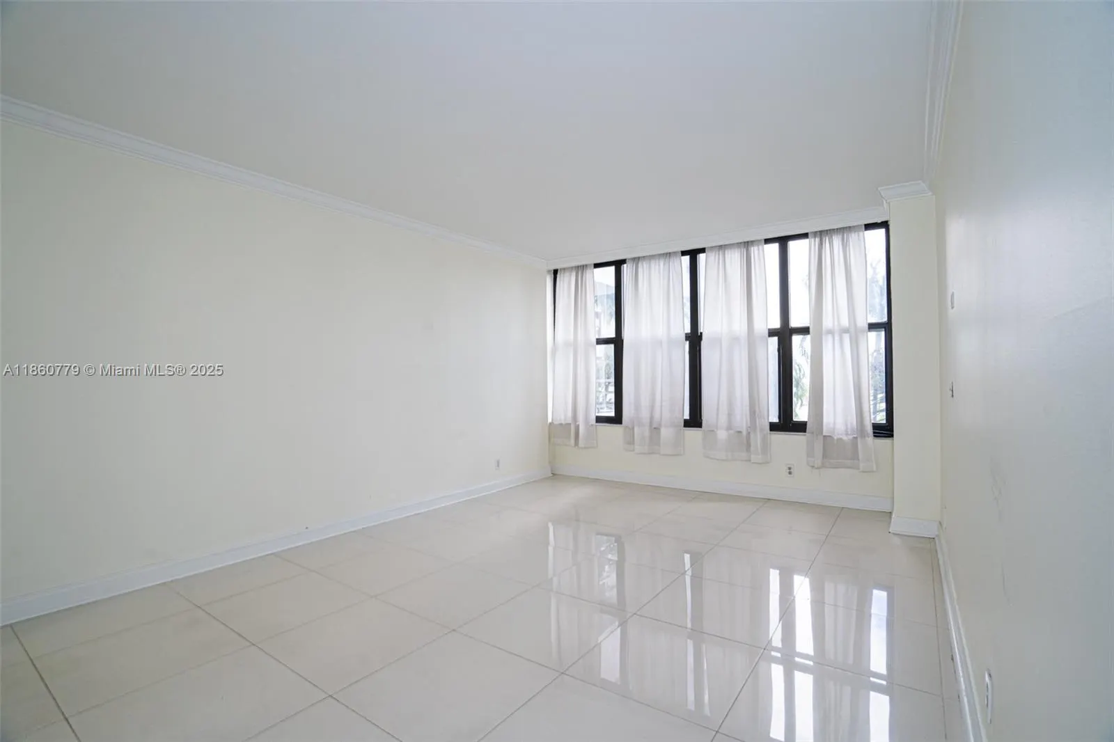 2500 Parkview Dr, #616