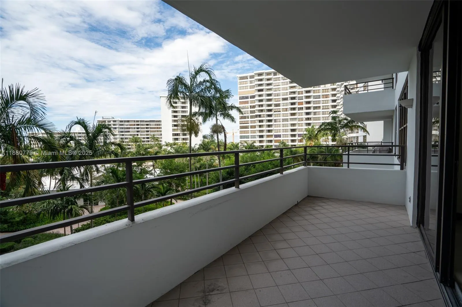 2500 Parkview Dr, #616