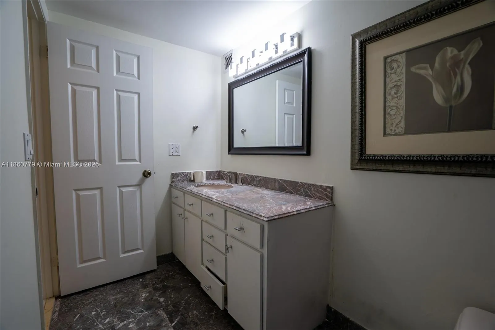 2500 Parkview Dr, #616