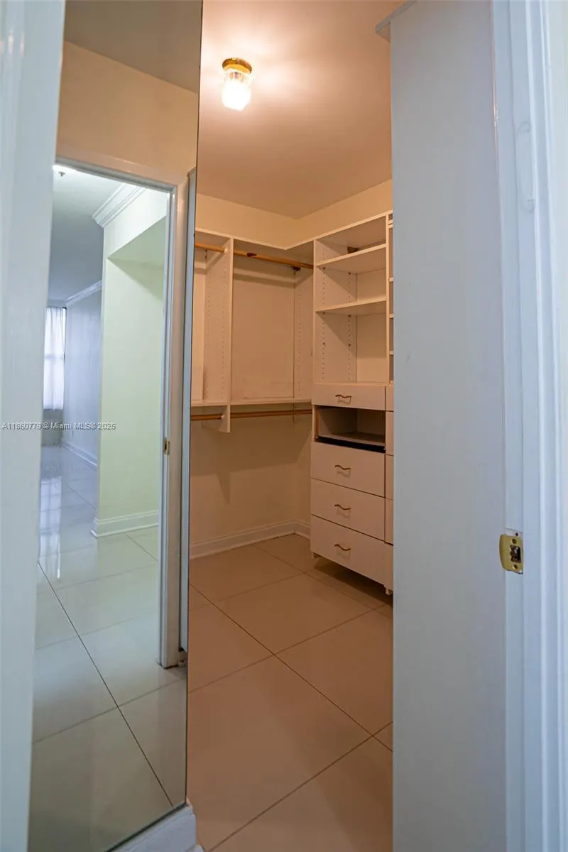 2500 Parkview Dr, #616