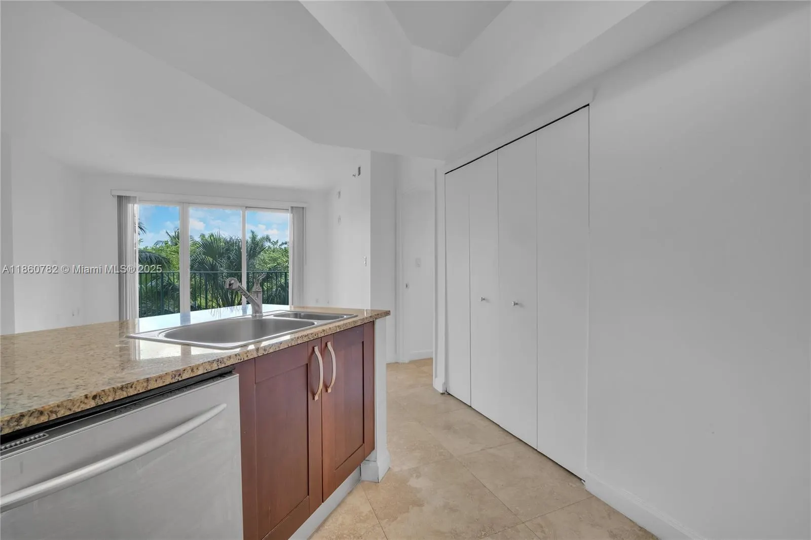 19900 E Country Club Dr, #308