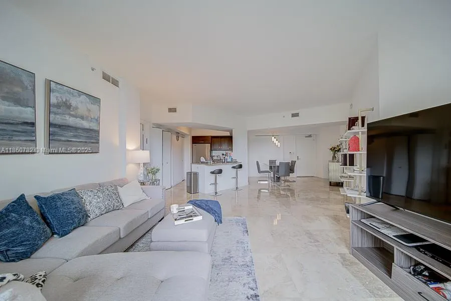 19900 E Country Club Dr, #308