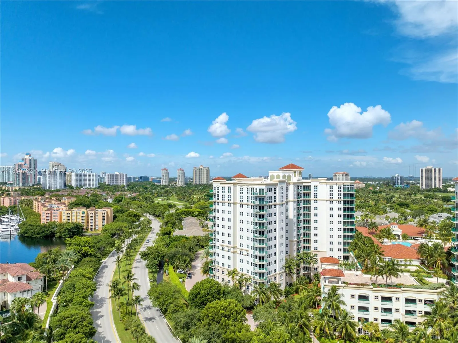 19900 E Country Club Dr, #308