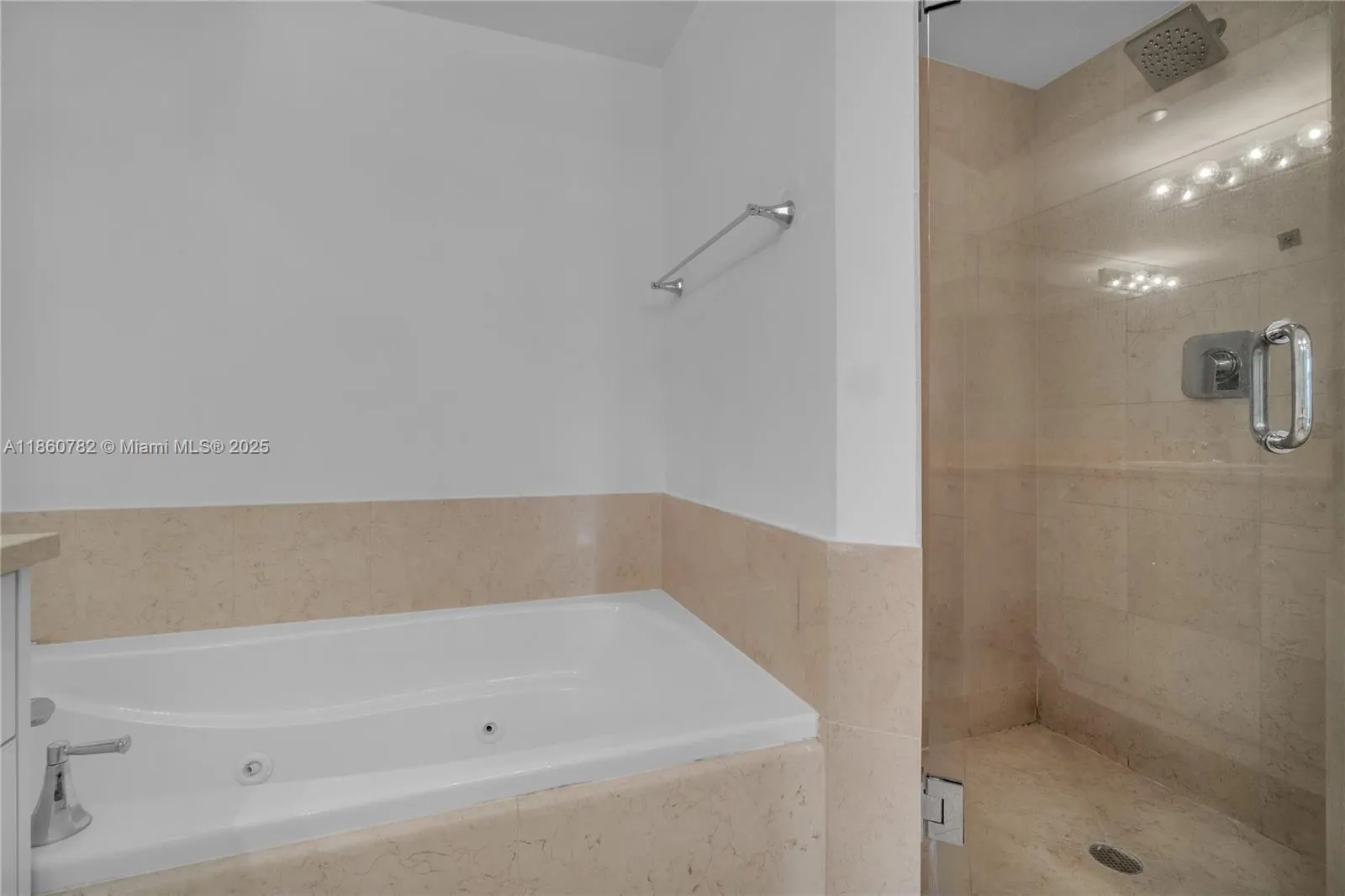 19900 E Country Club Dr, #308