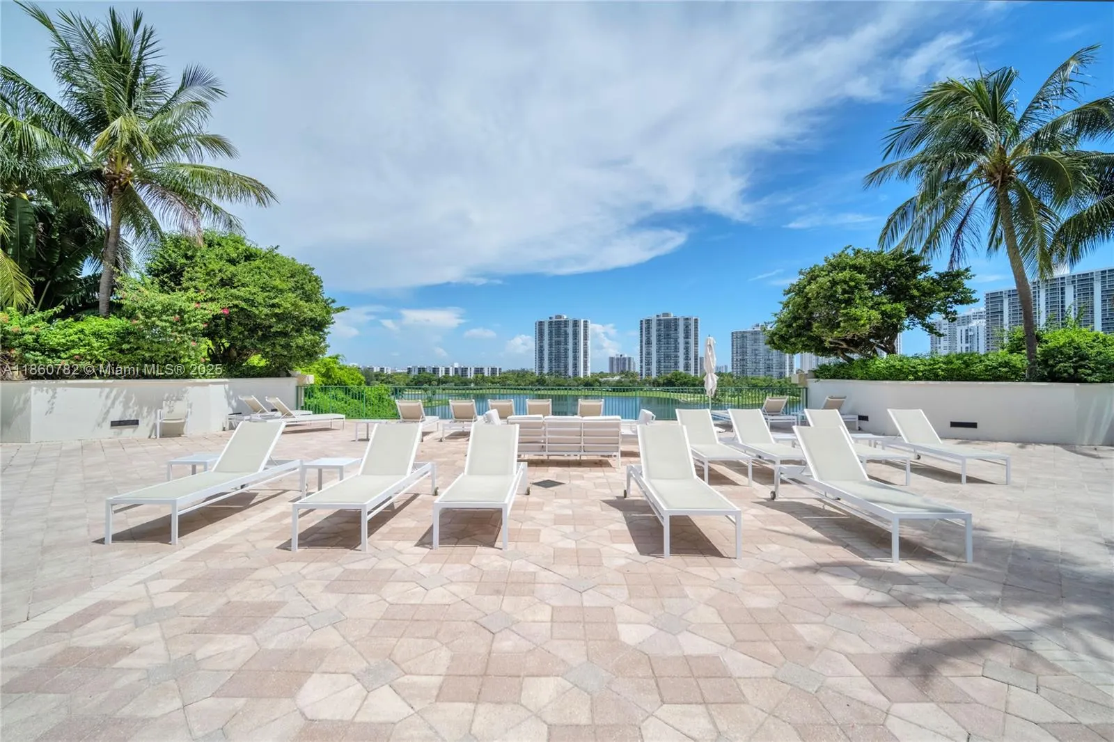 19900 E Country Club Dr, #308