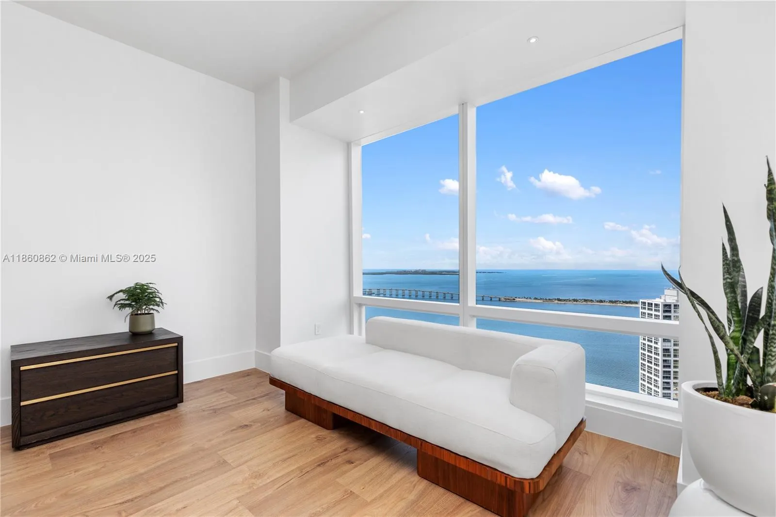 1425 Brickell Ave, #41A