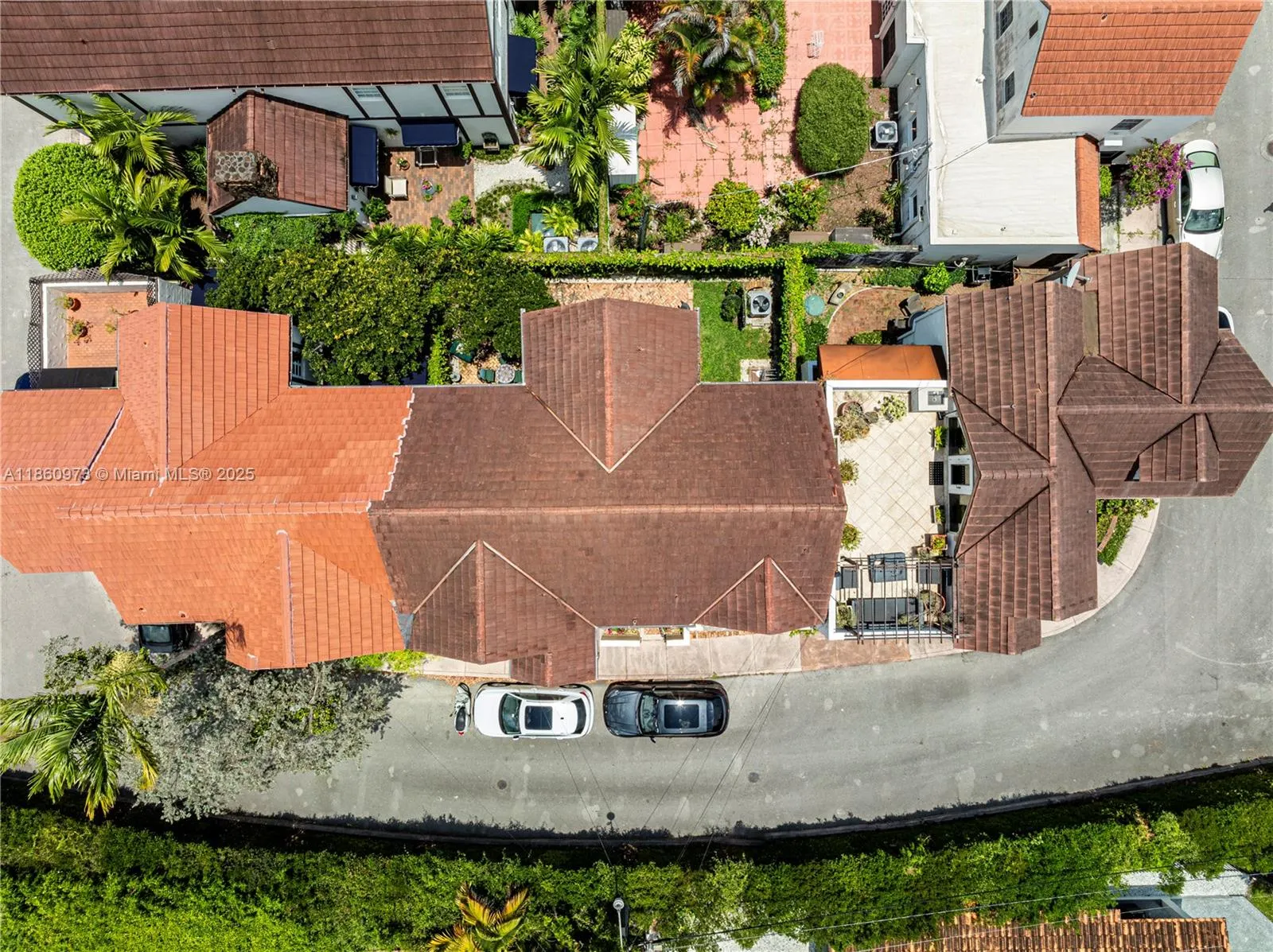 3621 VISCAYA CT
