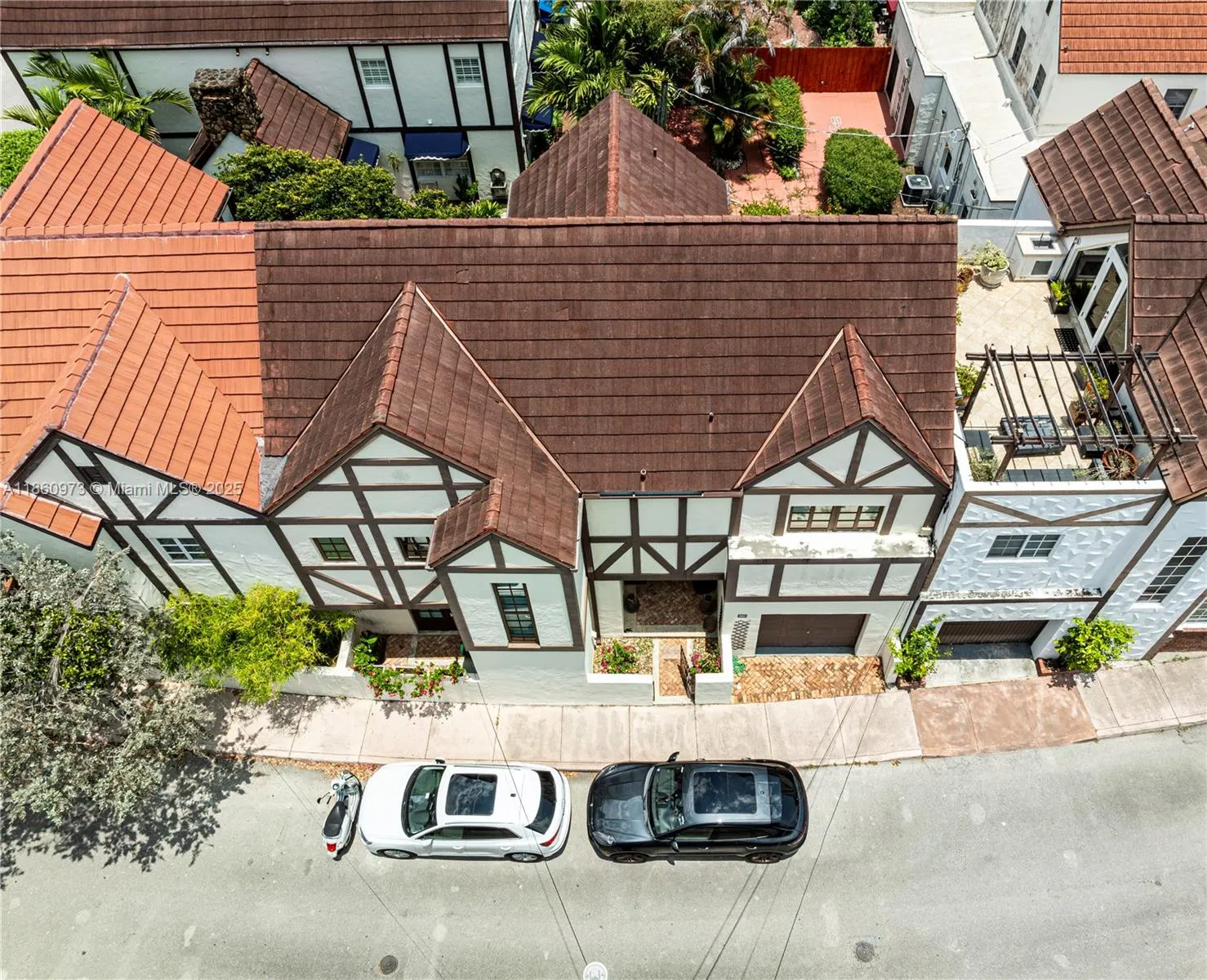 3621 VISCAYA CT