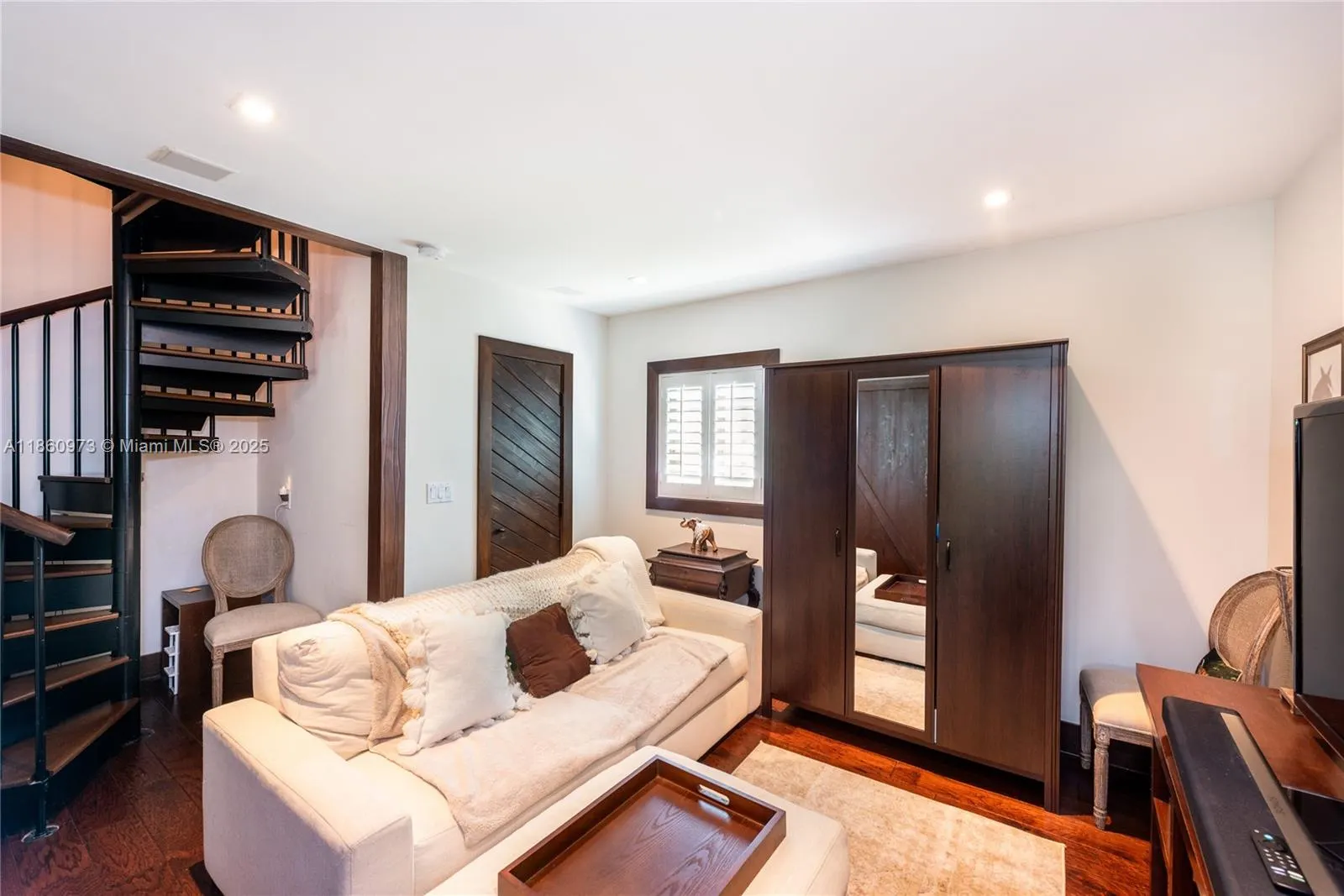 3621 VISCAYA CT