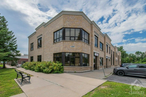 160 TERENCE MATTHEWS Crescent, Kanata