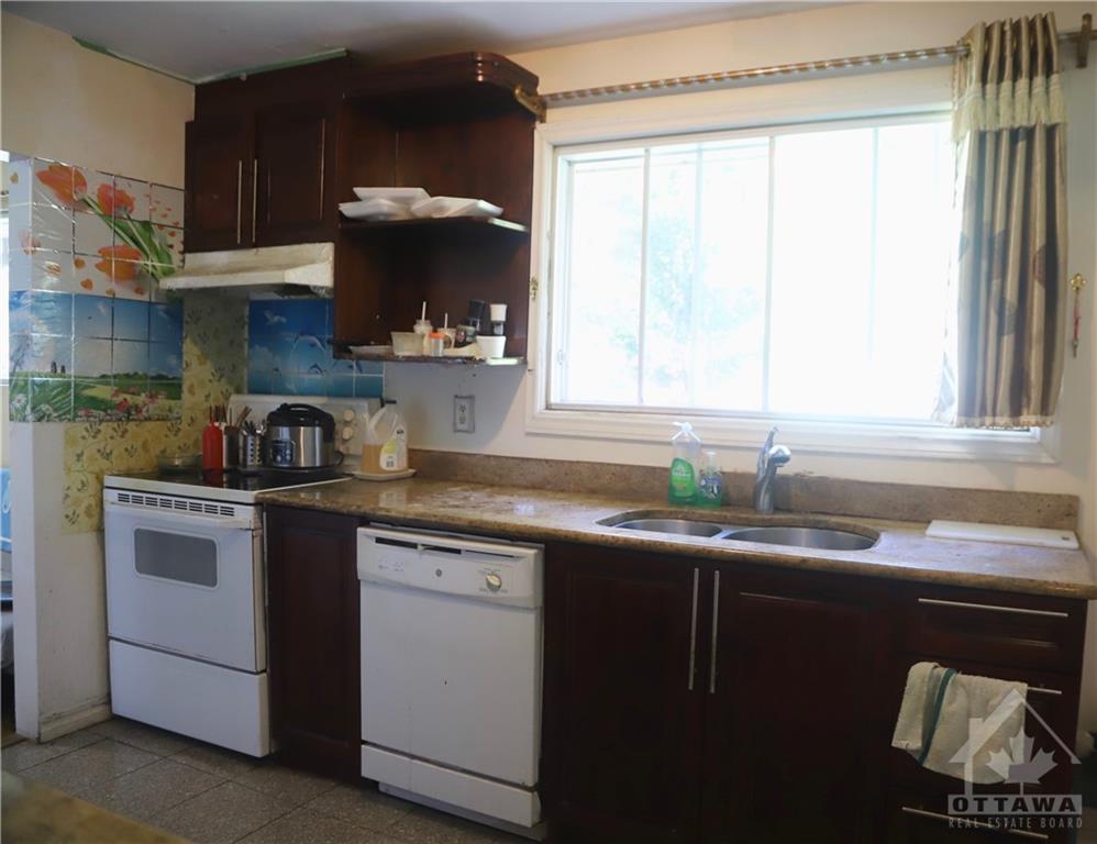 738 MANITOU Drive