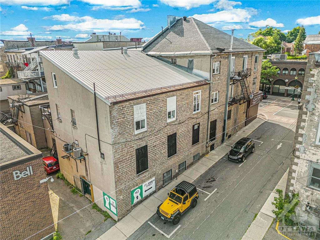 73 KING Street W