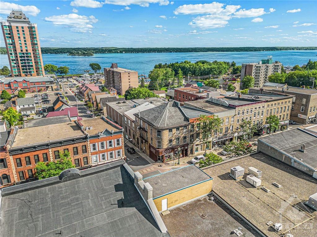 73 KING Street W
