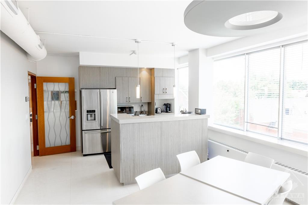 359 KENT Street, #400