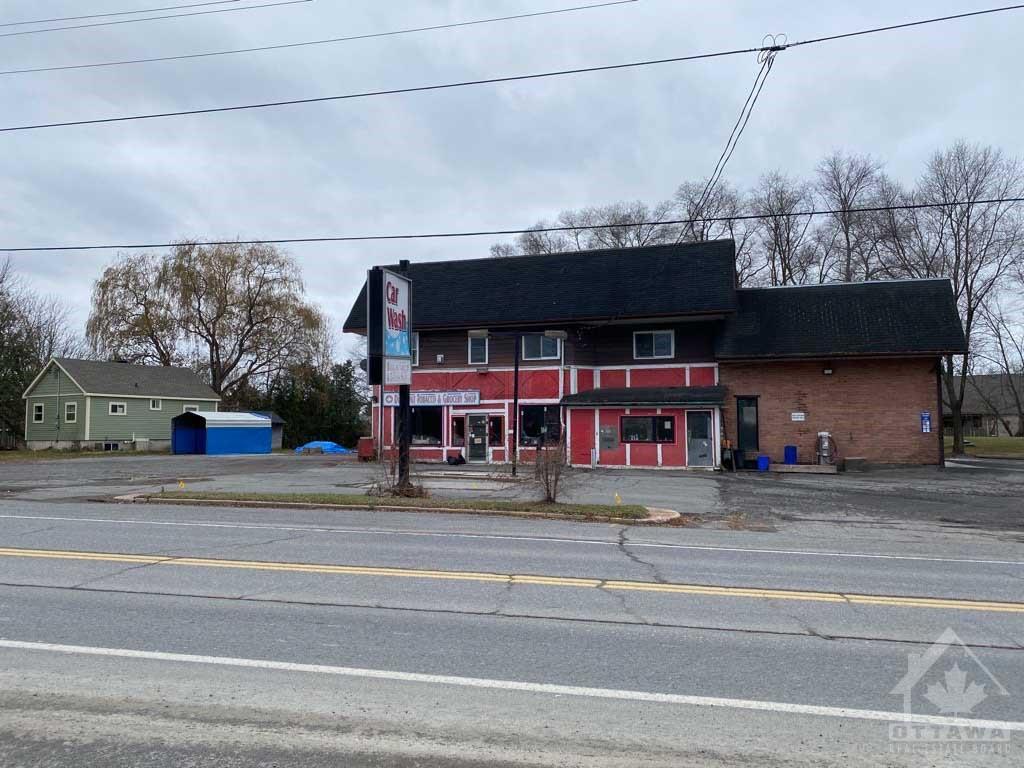 5646-5650 MANOTICK MAIN Street