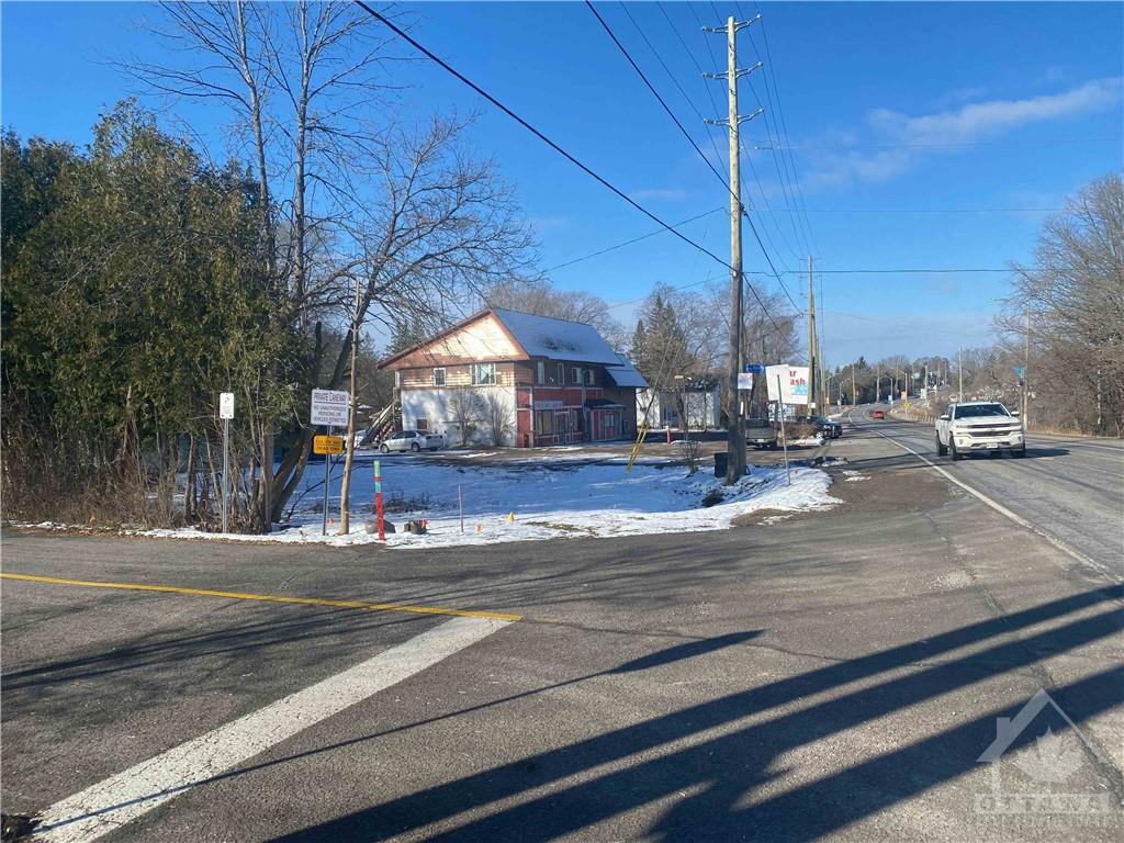 5646-5650 MANOTICK MAIN Street