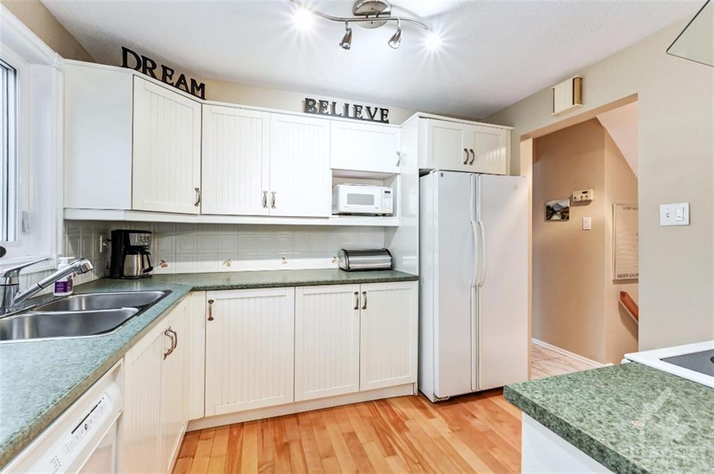 Listing 1325168 - Large Photo # 11