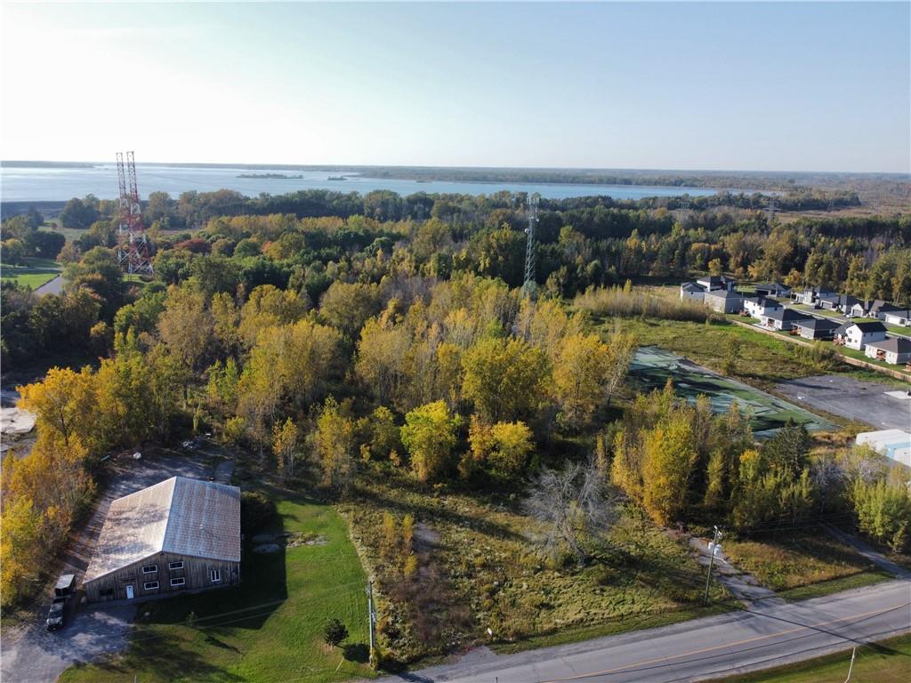 220 SAUNDERS Drive