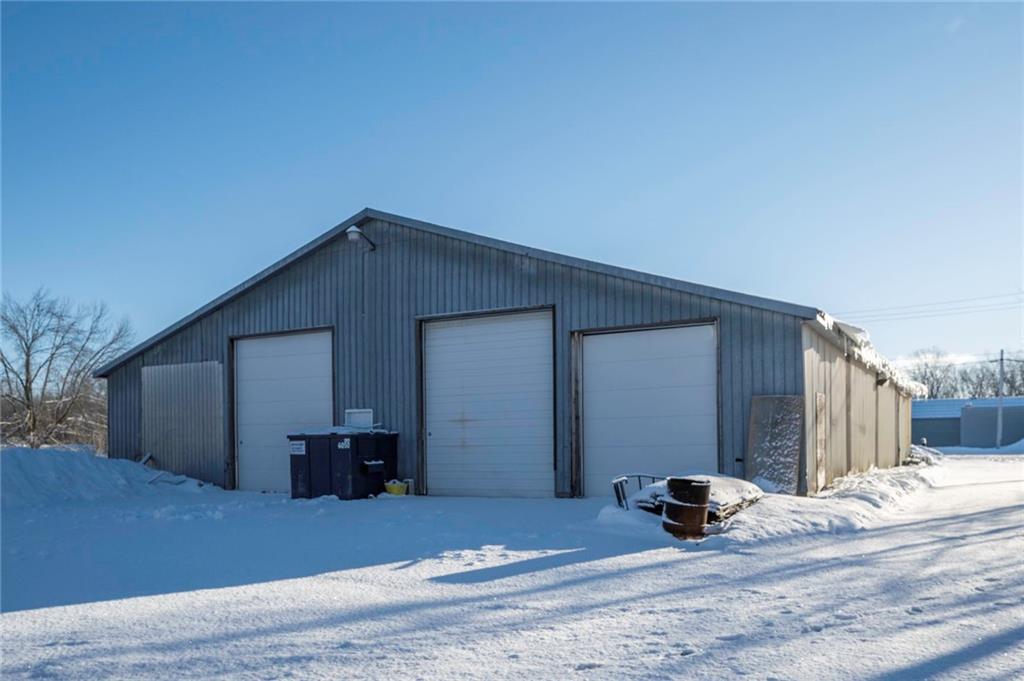 220 SAUNDERS Drive