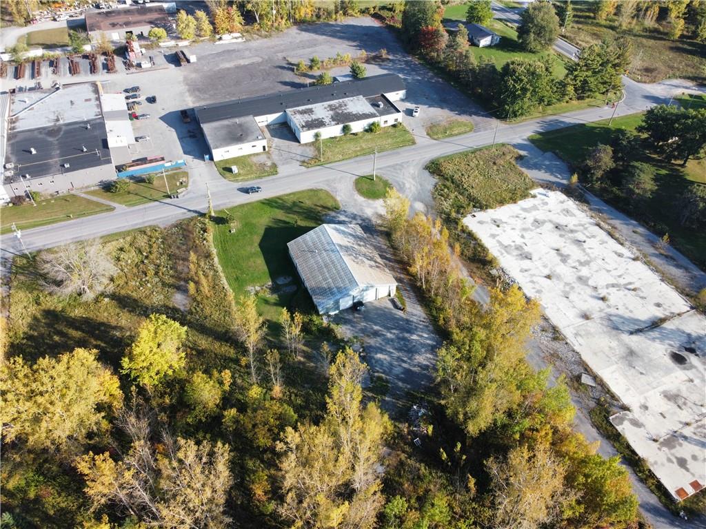 220 SAUNDERS Drive