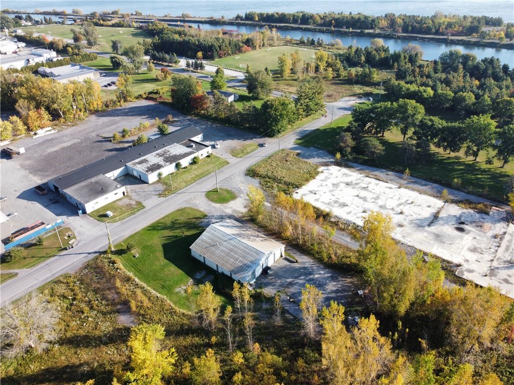 220 SAUNDERS Drive