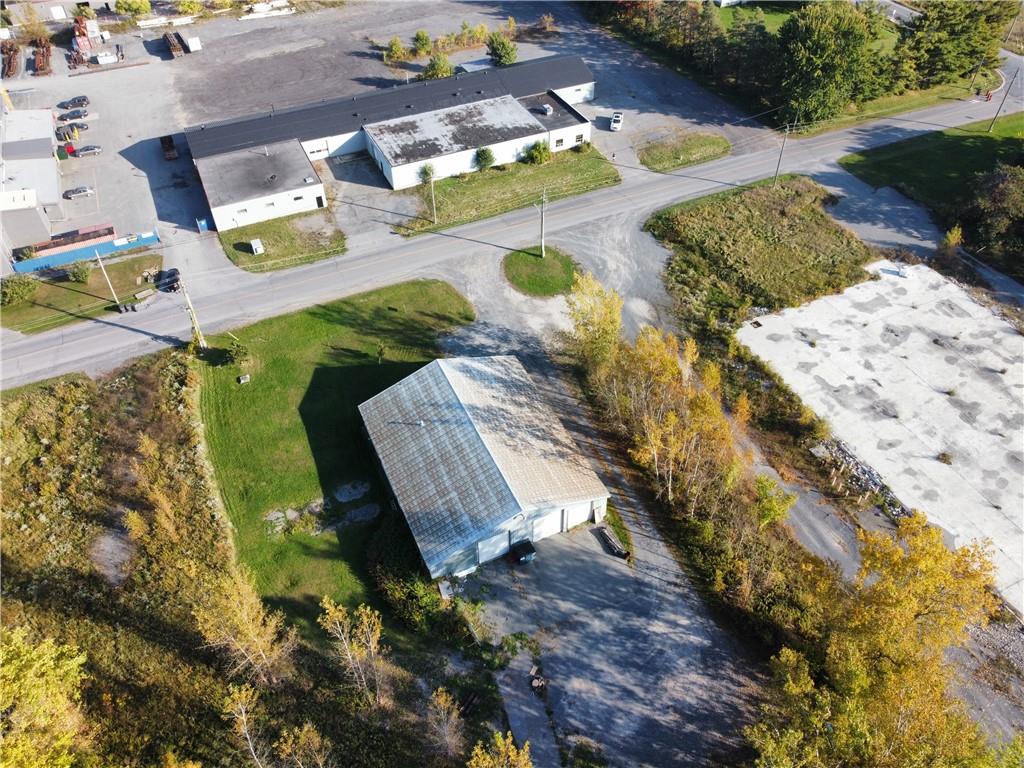 220 SAUNDERS Drive