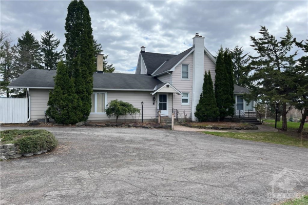 2083 RIVER Road, Manotick
