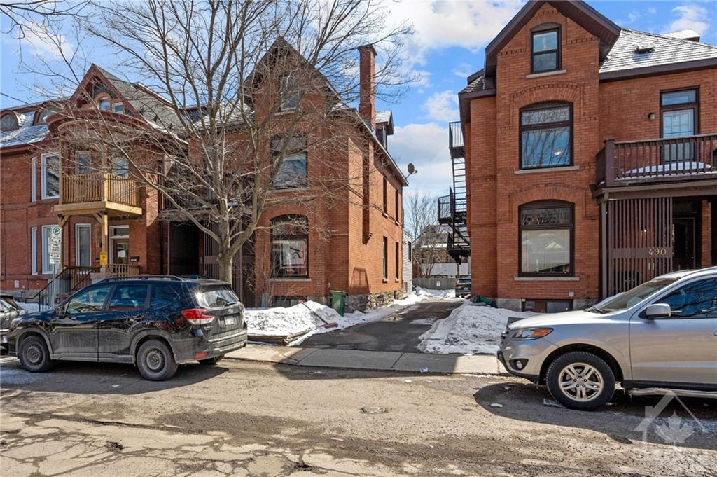 490 GILMOUR Street